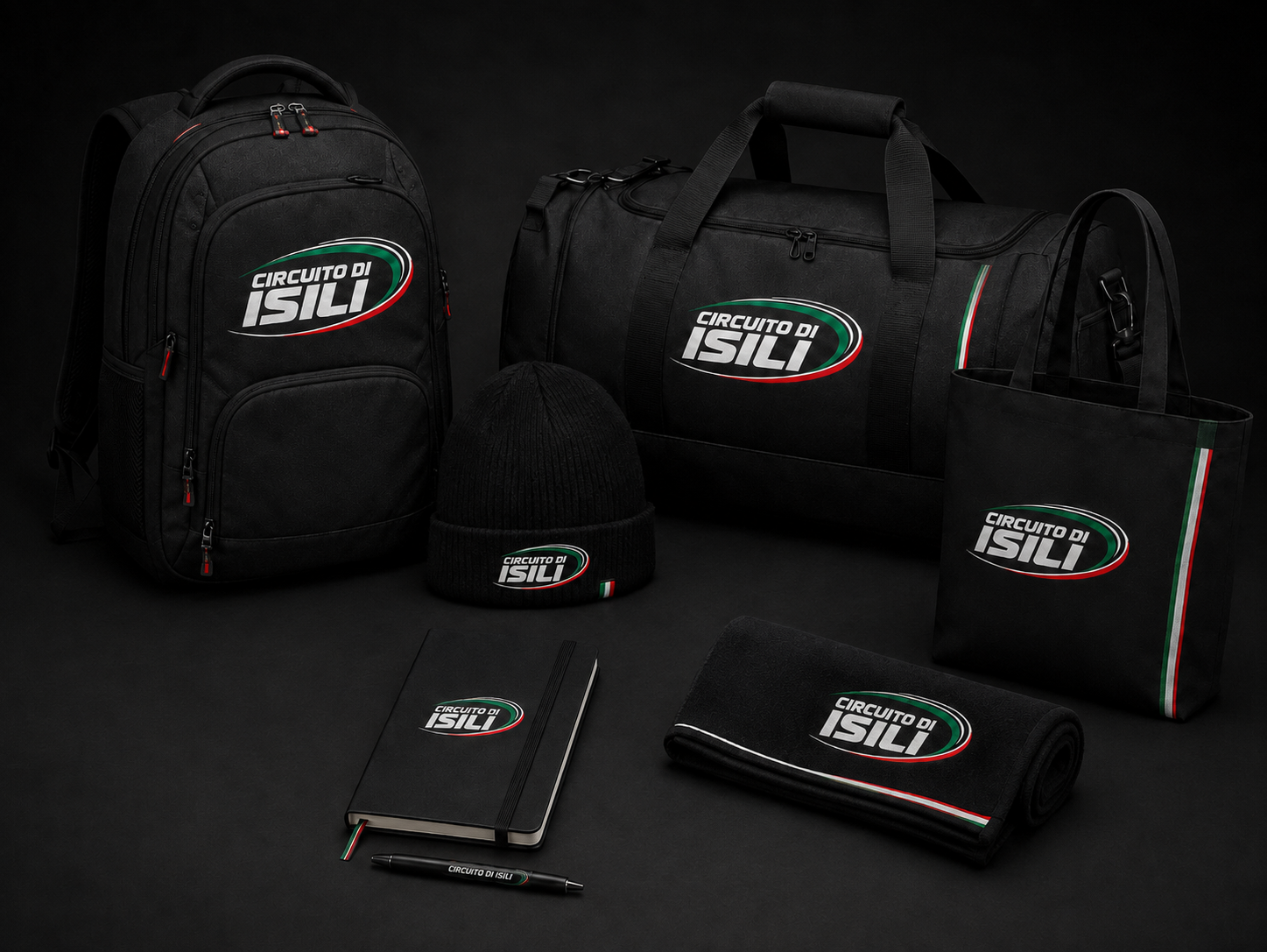Accessori e articoli travel del Circuito di Isili con zaino, borsone, shopper, berretto, taccuino e plaid